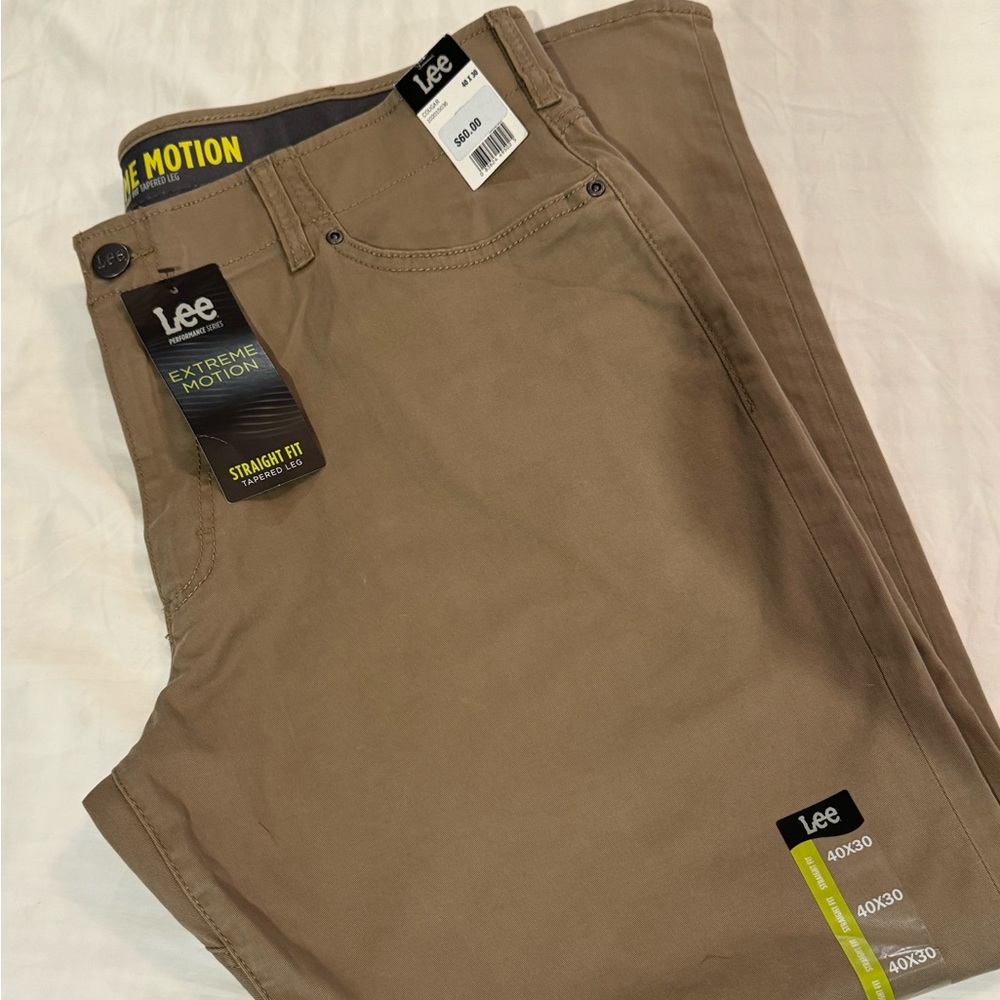 NWT Lee Extreme Motion Straight Fit Pants, Size 40x30